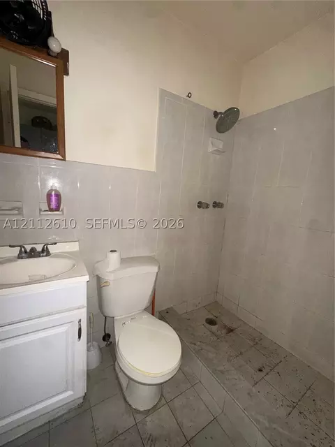 Bath - Undisclosed, Hialeah, FL 33013 photo 5 of 5