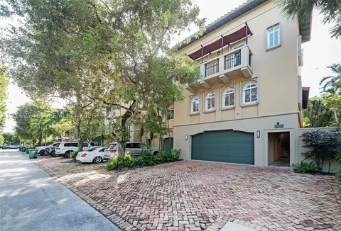 6157 Paradise Point Dr, Palmetto Bay, FL 33157