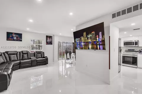 8775 Park Blvd #111, Miami, FL 33172