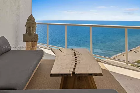 6767 Collins Ave #2206, Miami Beach, FL 33141