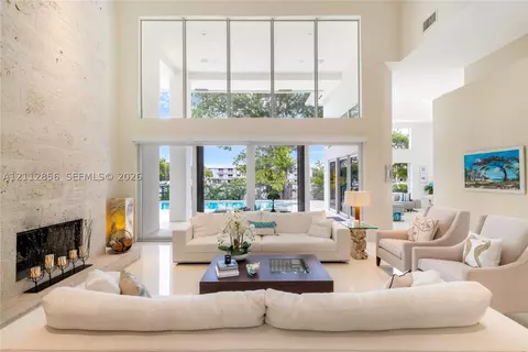 285 Las Brisas Ct, Coral Gables, FL 33143