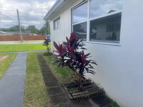 618 SW 4th Ave, Hallandale Beach, FL 33009
