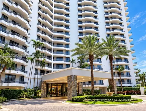 3300 NE 191st St #117, Aventura, FL 33180