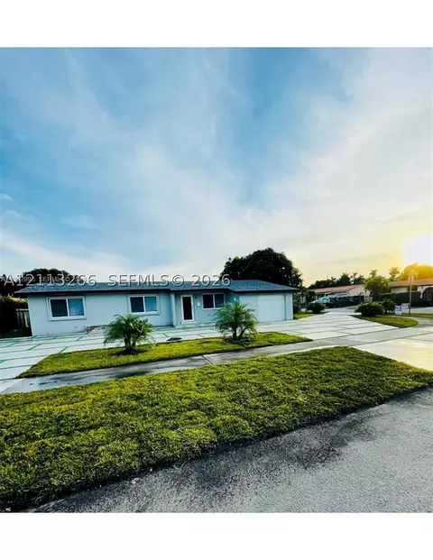 9040 SW 48th Ter, Miami, FL 33165
