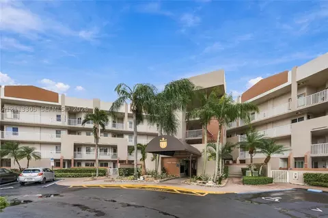 7456 Granville Dr #308, Tamarac, FL 33321