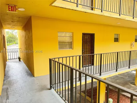 300 NE 125th St #208, North Miami, FL 33161