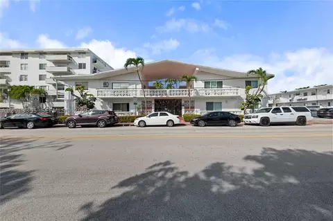 8040 Tatum Waterway Dr #11, Miami Beach, FL 33141