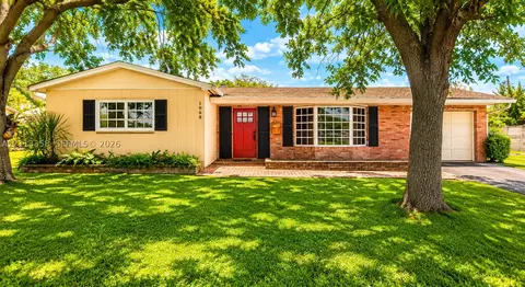 10680 SW 96th St, Miami, FL 33176