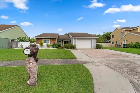 1675 S Goldeneye Ln, Homestead, FL 33035