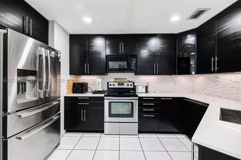 Kitchen - 18666 NW 52nd Path, Miami Gardens, FL 33055 photo 2 of 3