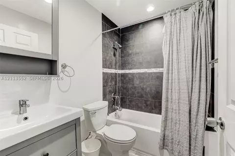 Bath - 18666 NW 52nd Path, Miami Gardens, FL 33055 photo 3 of 3