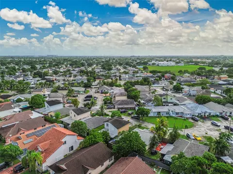 View/Area - 18666 NW 52nd Path, Miami Gardens, FL 33055 photo 7 of 18