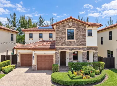 9860 NW 86th Ter, Doral, FL 33178
