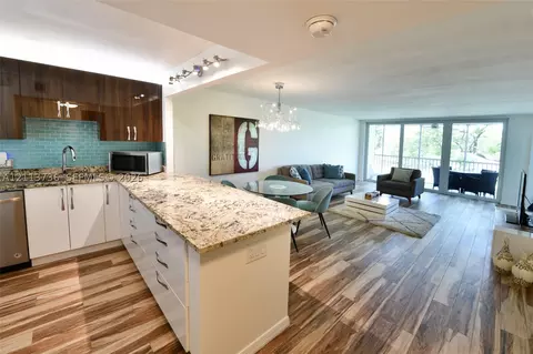 2651 S Palm Aire Dr #307, Pompano Beach, FL 33069
