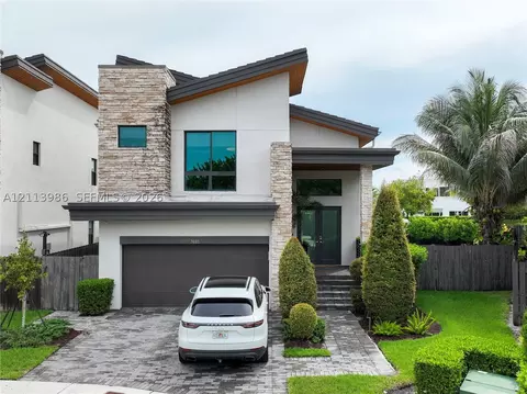 7655 NW 102nd Ct, Doral, FL 33178