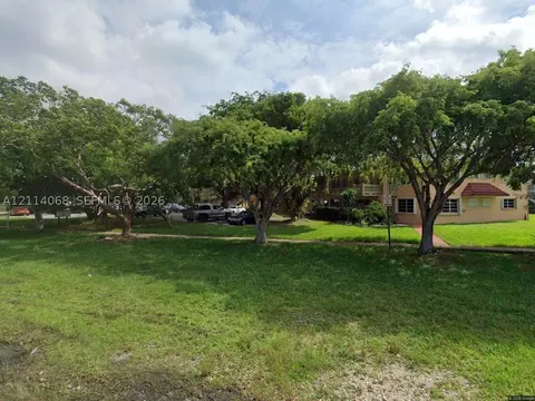 20275 NE 2nd Ave #19, Miami, FL 33179