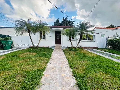 3052 SW 6th St, Miami, FL 33135