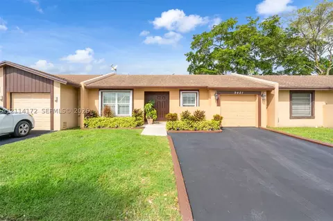 9421 S Meadows Cir, Miramar, FL 33025