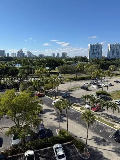 3701 N Country Club Dr #706, Aventura, FL 33180