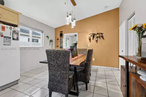 Dining - 2427 W 70th Pl, Hialeah, FL 33016 photo 2 of 3