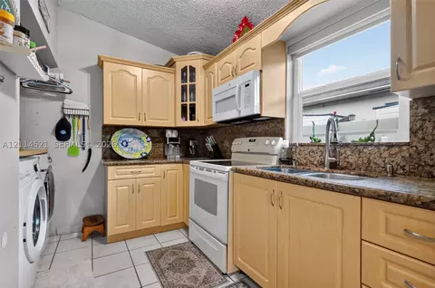 Other - 2427 W 70th Pl, Hialeah, FL 33016 photo 7 of 13