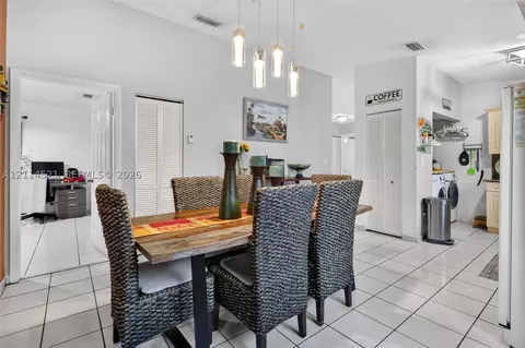 Dining - 2427 W 70th Pl, Hialeah, FL 33016 photo 3 of 3
