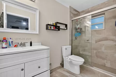 Bath - 2427 W 70th Pl, Hialeah, FL 33016 photo 1 of 4