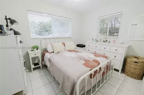 Undisclosed, Miami, FL 33155 photo 3