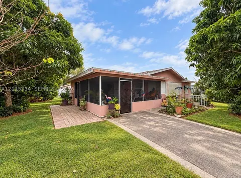 902 Palm Blvd, Lehigh Acres, FL 33936
