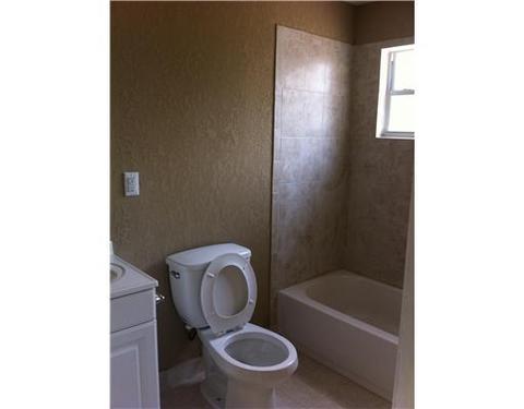 645 E 38 St, Hialeah, FL 33013 photo 5
