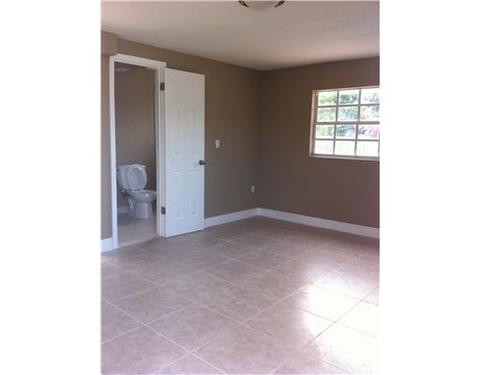 645 E 38 St, Hialeah, FL 33013 photo 4