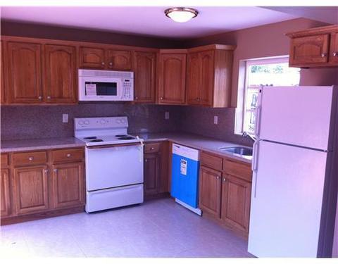 340 W 40 Pl, Hialeah, FL 33012 photo 2