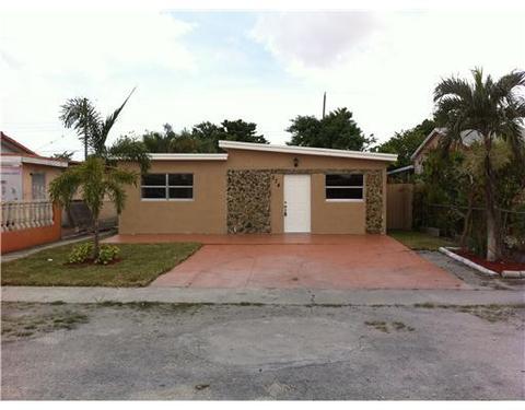 574 E 51 St, Hialeah, FL 33013 photo 1