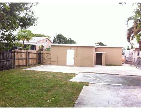 574 E 51 St, Hialeah, FL 33013 photo 7