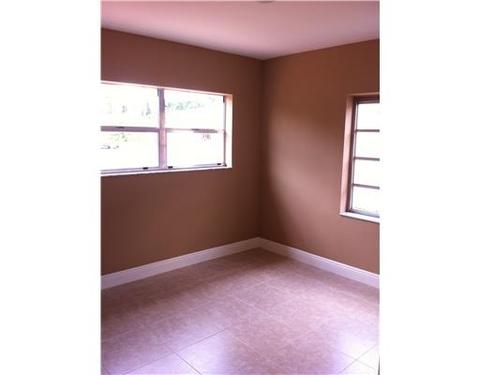 574 E 51 St, Hialeah, FL 33013 photo 5