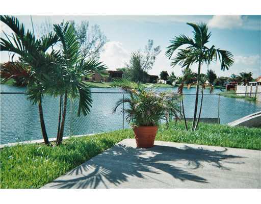 2618 W 64 St, Hialeah, FL 33016 photo 18
