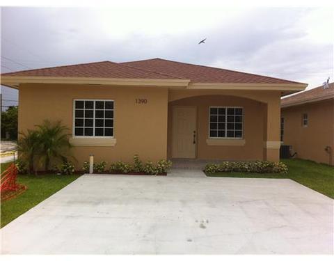 1390 W 30 St, Hialeah, FL 33012 photo 1