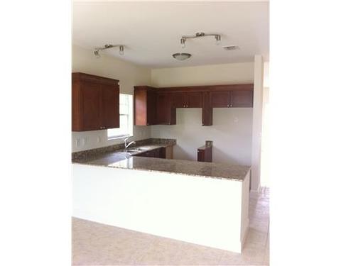 1390 W 30 St, Hialeah, FL 33012 photo 2