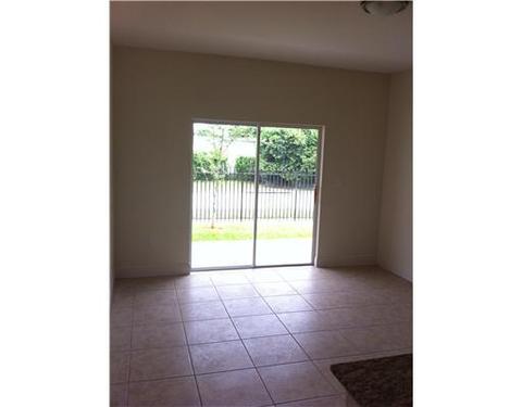 1390 W 30 St, Hialeah, FL 33012 photo 3