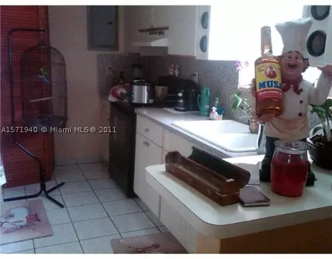 618 E 19 St, Hialeah, FL 33013 photo 4