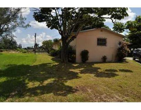 11345 E Golf Dr, Miami, FL 33167 photo 4