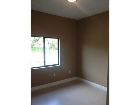 7002 N Augusta Dr, Hialeah, FL 33015 photo 18