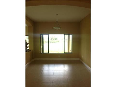 7002 N Augusta Dr, Hialeah, FL 33015 photo 6