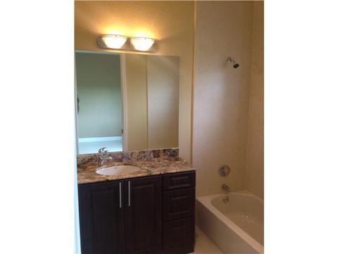 7002 N Augusta Dr, Hialeah, FL 33015 photo 12