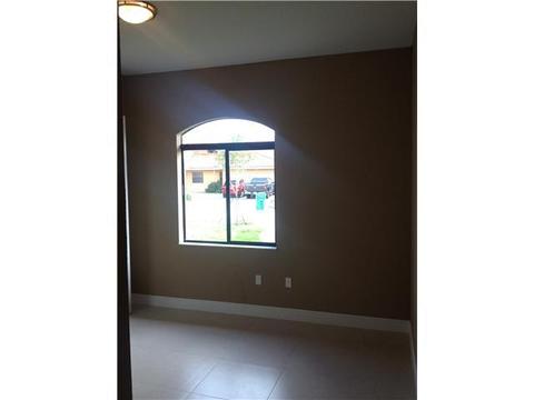 7002 N Augusta Dr, Hialeah, FL 33015 photo 8