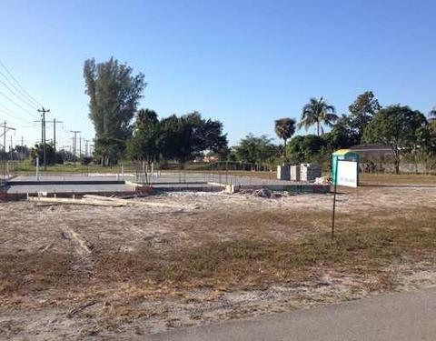 7002 N Augusta Dr, Hialeah, FL 33015 photo 1