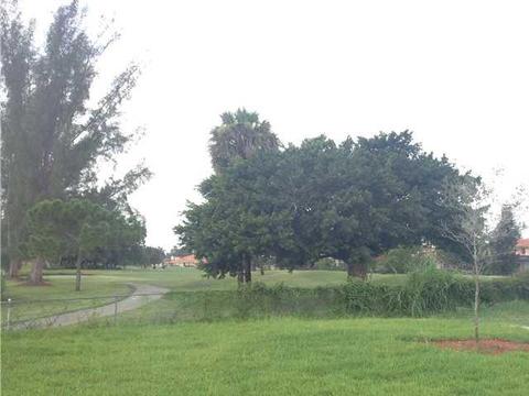 7002 N Augusta Dr, Hialeah, FL 33015 photo 17