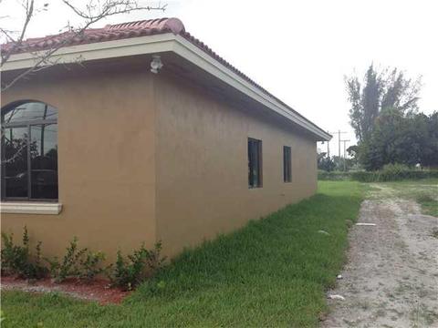 7002 N Augusta Dr, Hialeah, FL 33015 photo 16