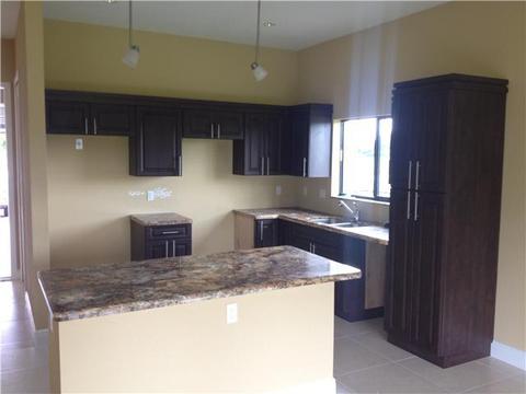 7002 N Augusta Dr, Hialeah, FL 33015 photo 3