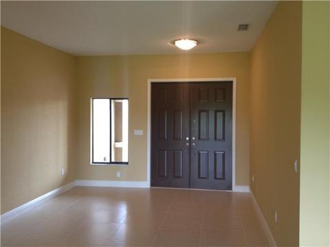 7002 N Augusta Dr, Hialeah, FL 33015 photo 5